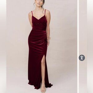 Revelry Burgundy Velvet Formal Dress Gown size 6 B184
